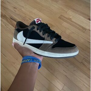 Travis Scott Jordan 1 ogs low